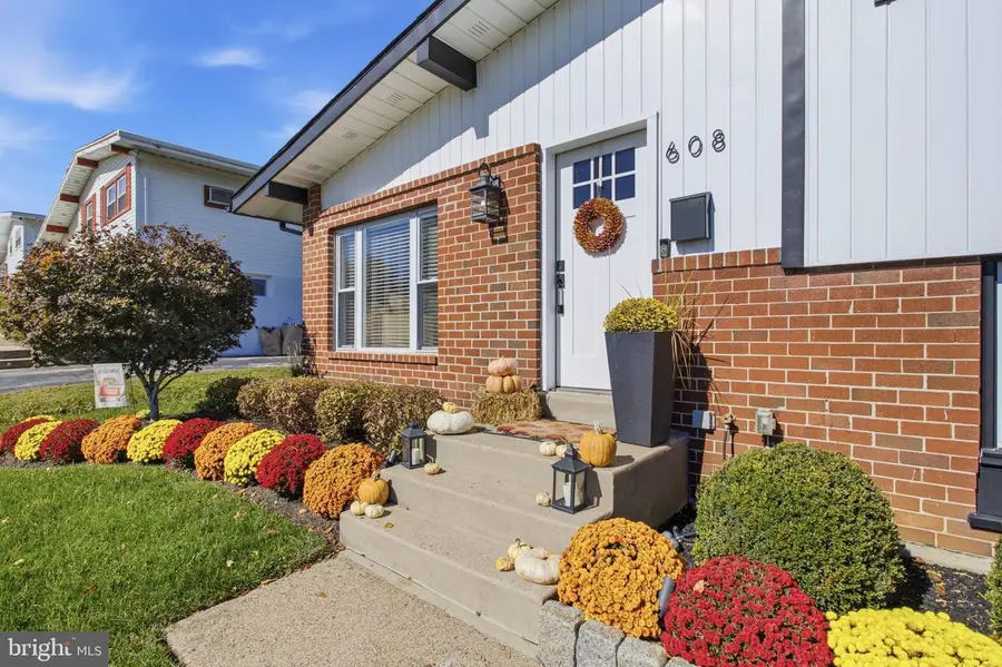 608 Warren Blvd, Broomall, PA 19008 - #2