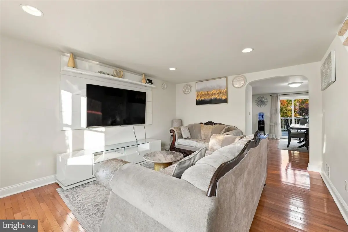 5202 Gramercy Dr, Clifton Heights, PA 19018 - #1