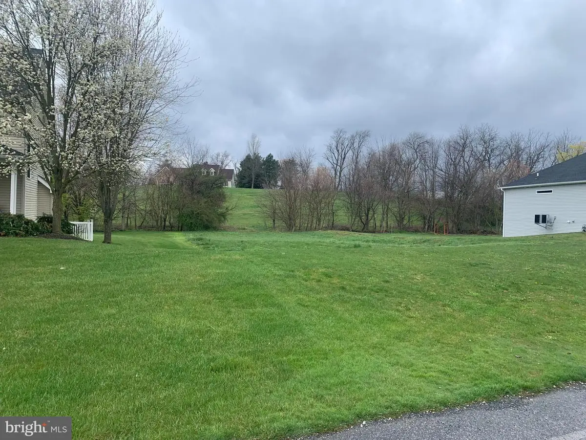 6263 Oak Leaf Ln N, Fayetteville, PA 17222 - Image #1