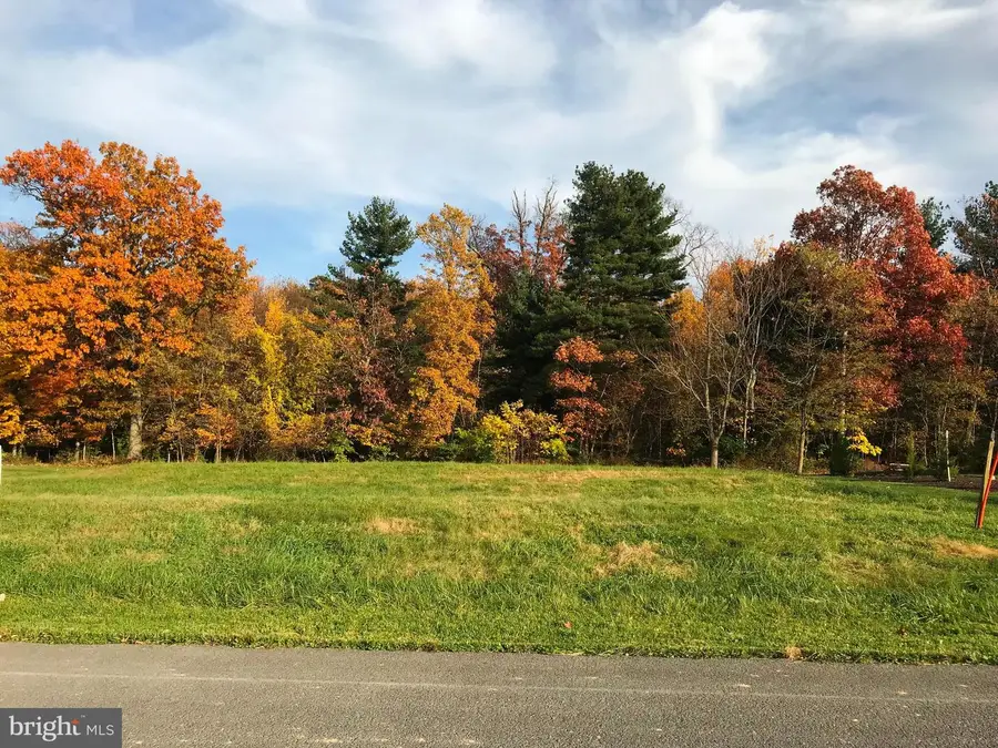 7023 St Annes Dr, Fayetteville, PA 17222 - Image #2