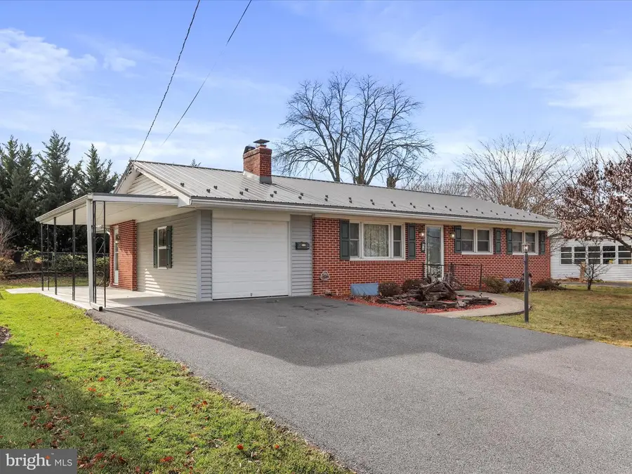64 W Walter Avenue, Greencastle, PA 17225 - Image #2