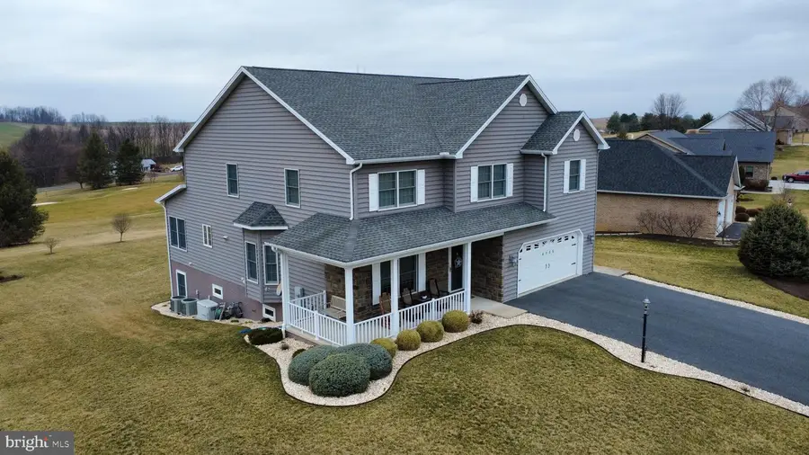 6135 Merion Dr, Fayetteville, PA 17222 - Image #2