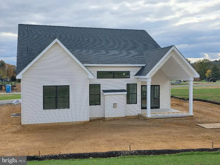 10842 Sierra Dr, Waynesboro, PA 17268 - Image #2