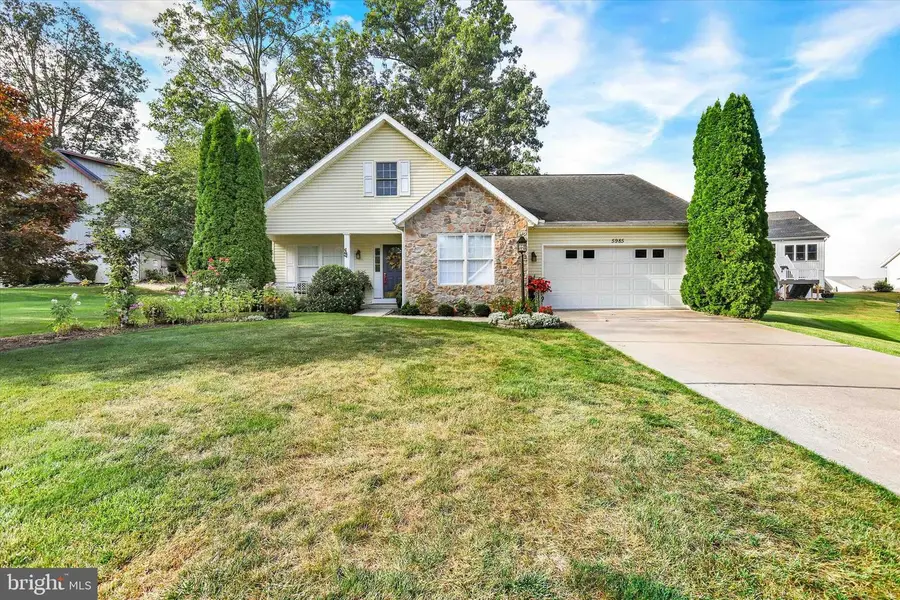 5985 Greenbriar Terrace, Fayetteville, PA 17222 - Image #2