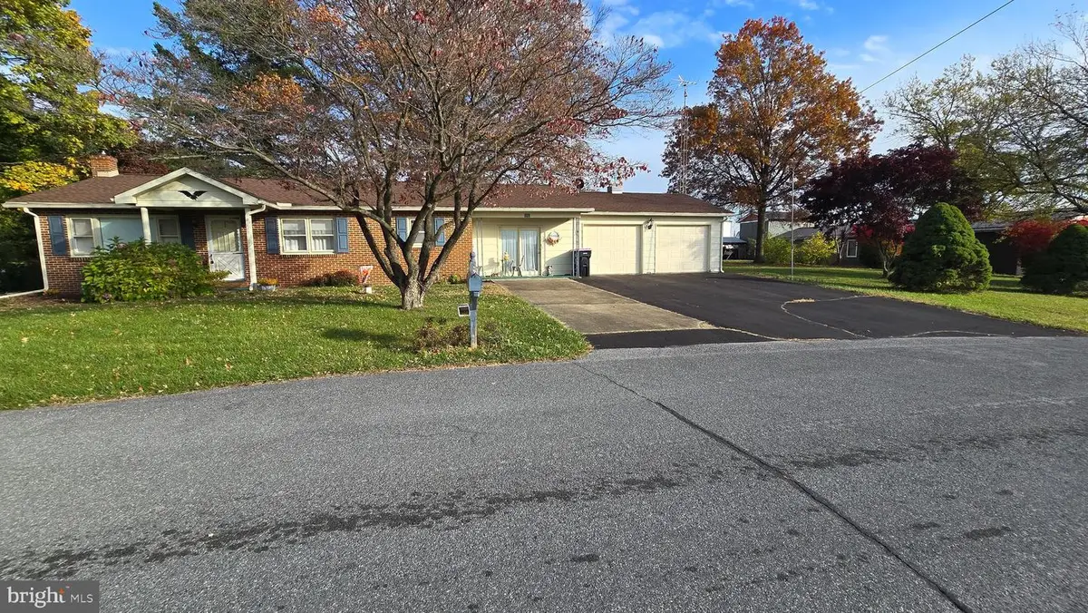 292 Cherry Lane Dr, Chambersburg, PA 17202 - Image #1
