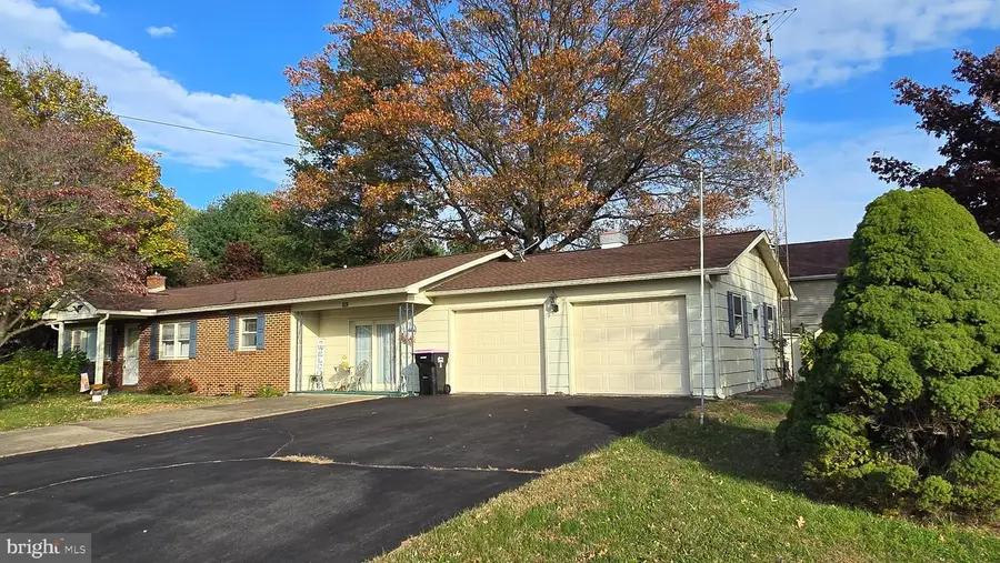 292 Cherry Lane Dr, Chambersburg, PA 17202 - Image #2