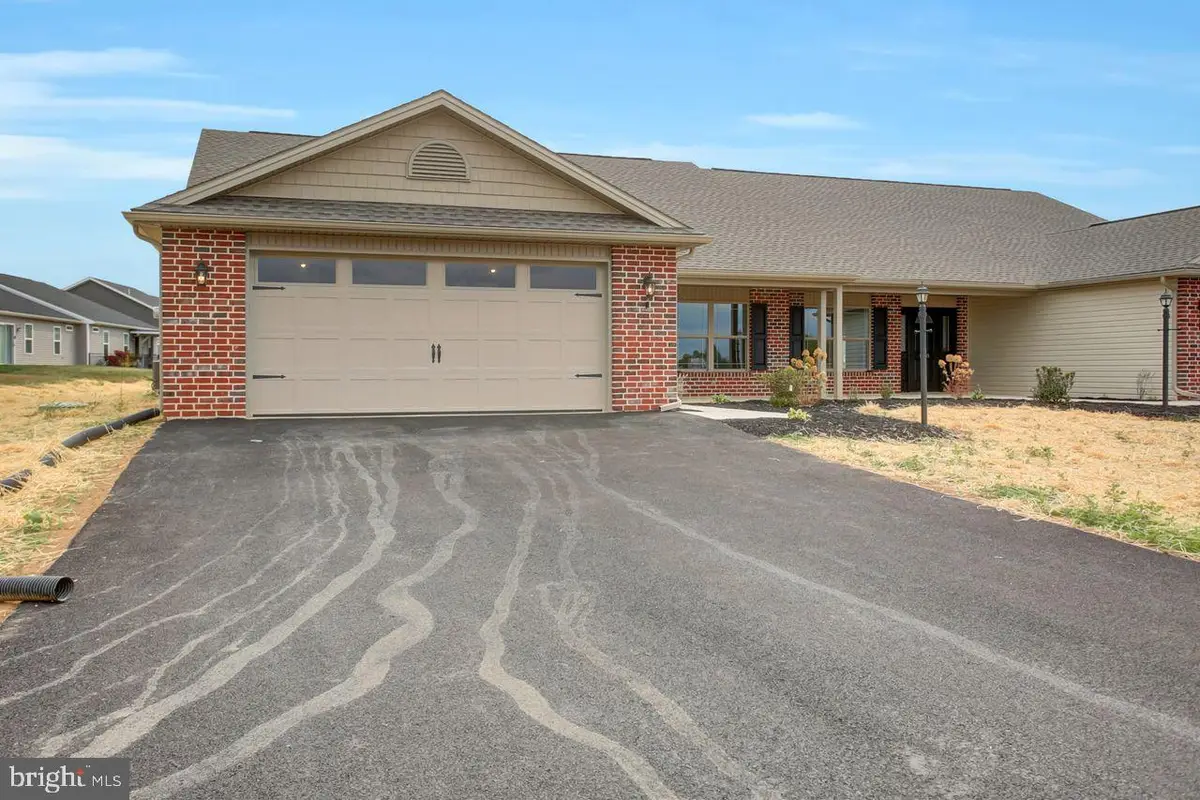 820 Shadyside Dr, Chambersburg, PA 17202 - #1