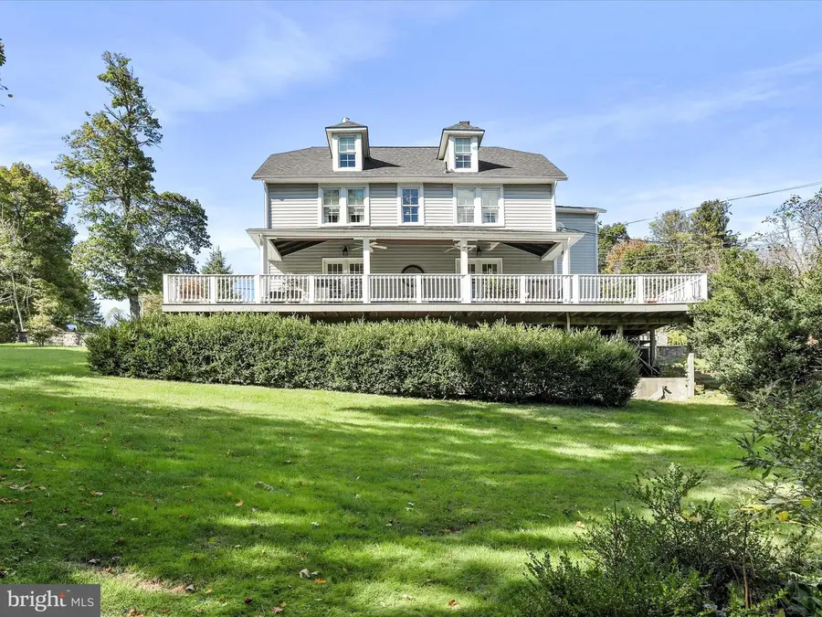 14946 Charmian Rd, Blue Ridge Summit, PA 17214 - Image #2