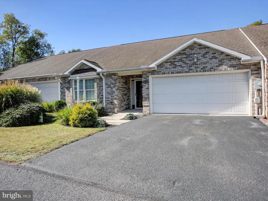 602 Brookview Dr, Greencastle, PA 17225 - Image #2