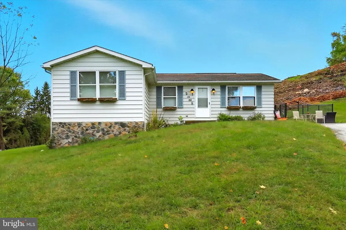 8328 Thames Ct, Waynesboro, PA 17268 - #1