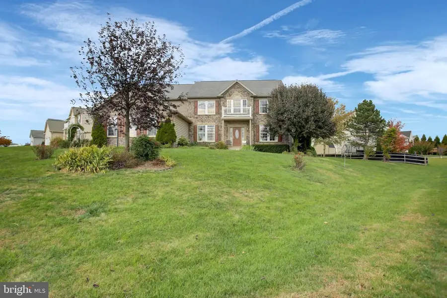 1223 E Pebblebrook Dr, Greencastle, PA 17225 - Image #2