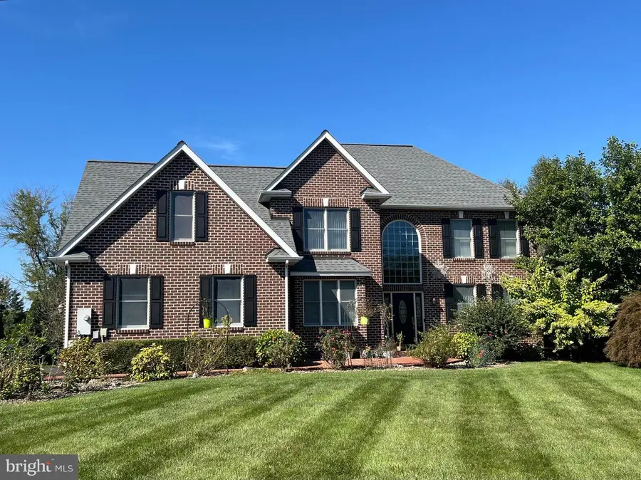 3325 Muirfield Dr, Chambersburg, PA 17202 - Image #2