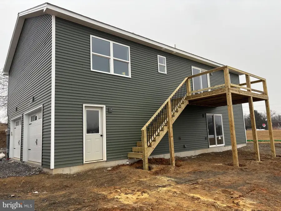 107 Meadowcreek Dr N, Chambersburg, PA 17202 - #3