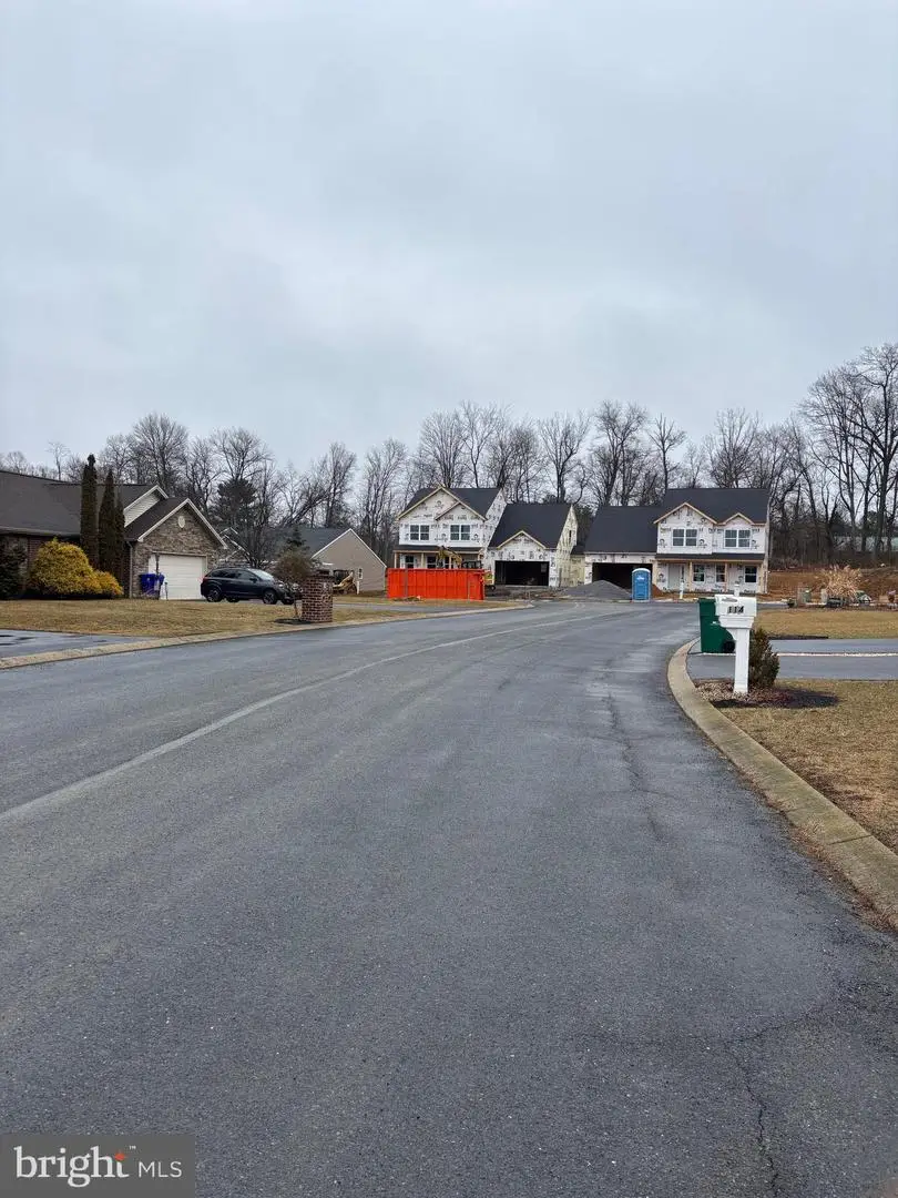 206 Grace Ann Ct, Fayetteville, PA 17222 - #3