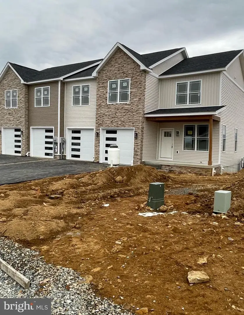 11816 Mystic Rock Ln S, Waynesboro, PA 17268 - Image #2