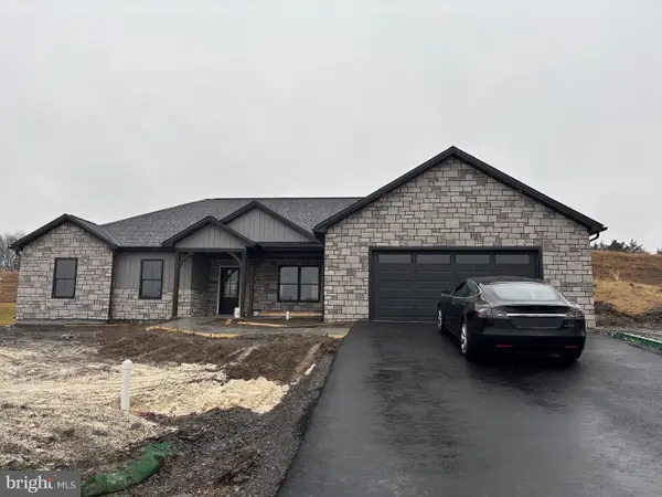 194 Meadowcreek Dr N, CHAMBERSBURG, PA 17202