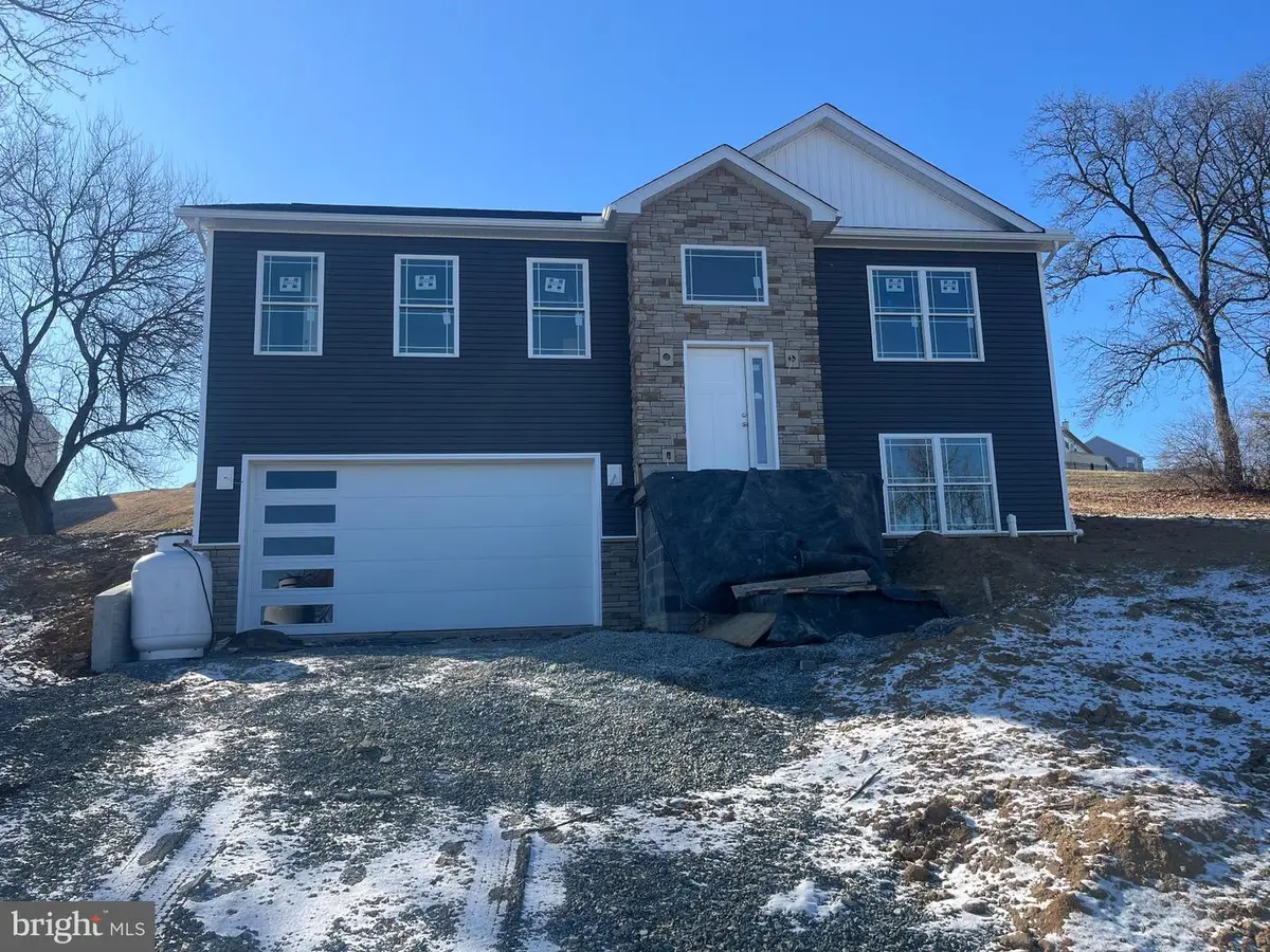 8286 Capri Ct, Waynesboro, PA 17268 - Image #1