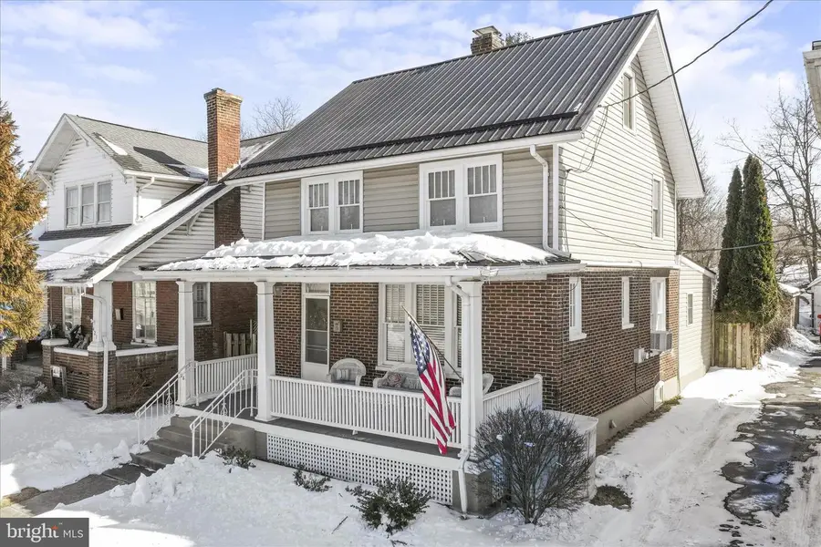 423 S Potomac St, Waynesboro, PA 17268 - #2
