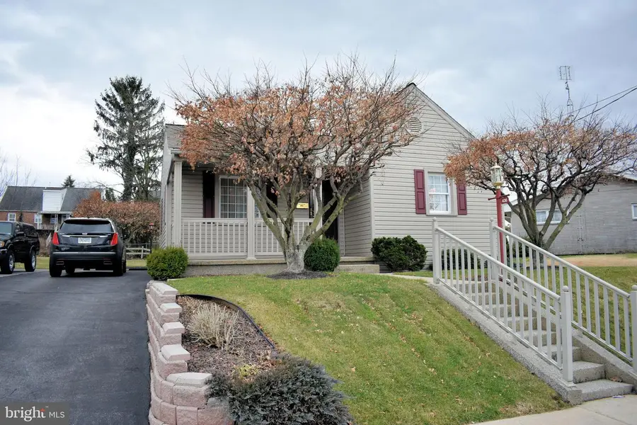 436 Grandview Ave, Chambersburg, PA 17201 - #2
