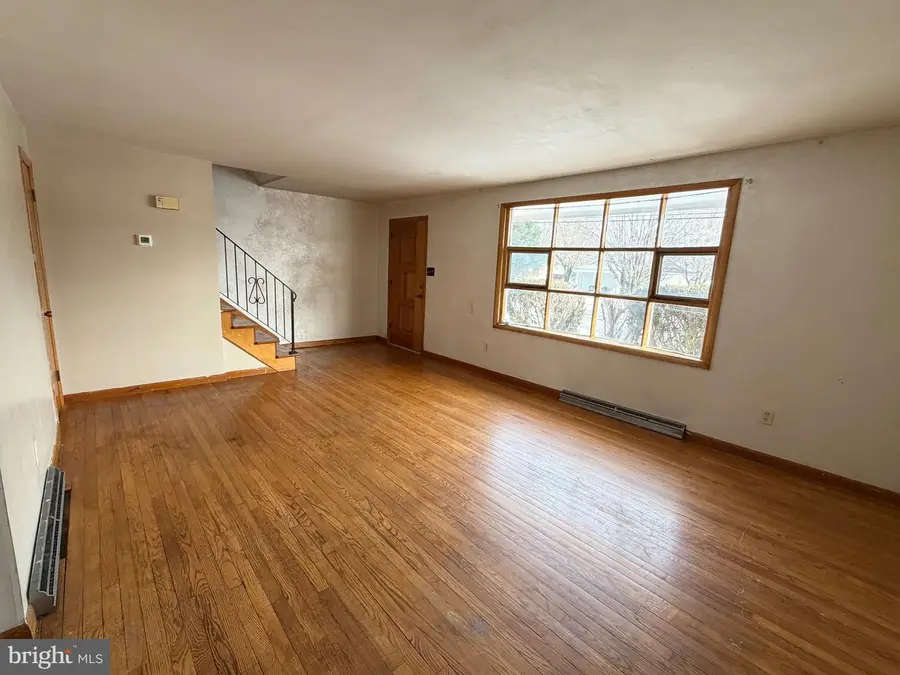 631 Hollywell Ave, Chambersburg, PA 17201 - #3