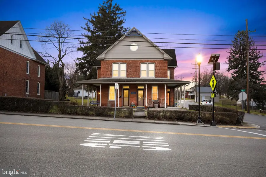 512 W W Main Street St, Waynesboro, PA 17268 - #2