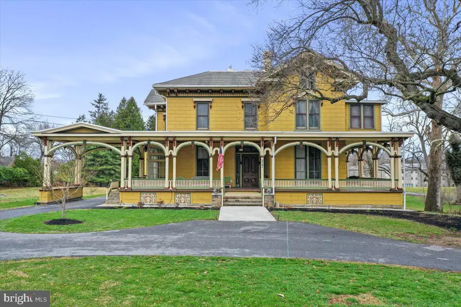 827 Philadelphia Avenue, Chambersburg, PA 17201 - #2