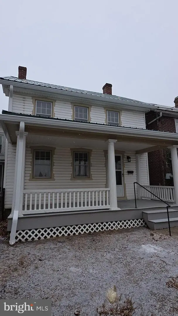 129 E Franklin St, Greencastle, PA 17225 - #1