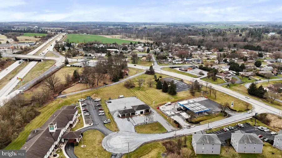 1424 Doron Dr, Chambersburg, PA 17202 - #2