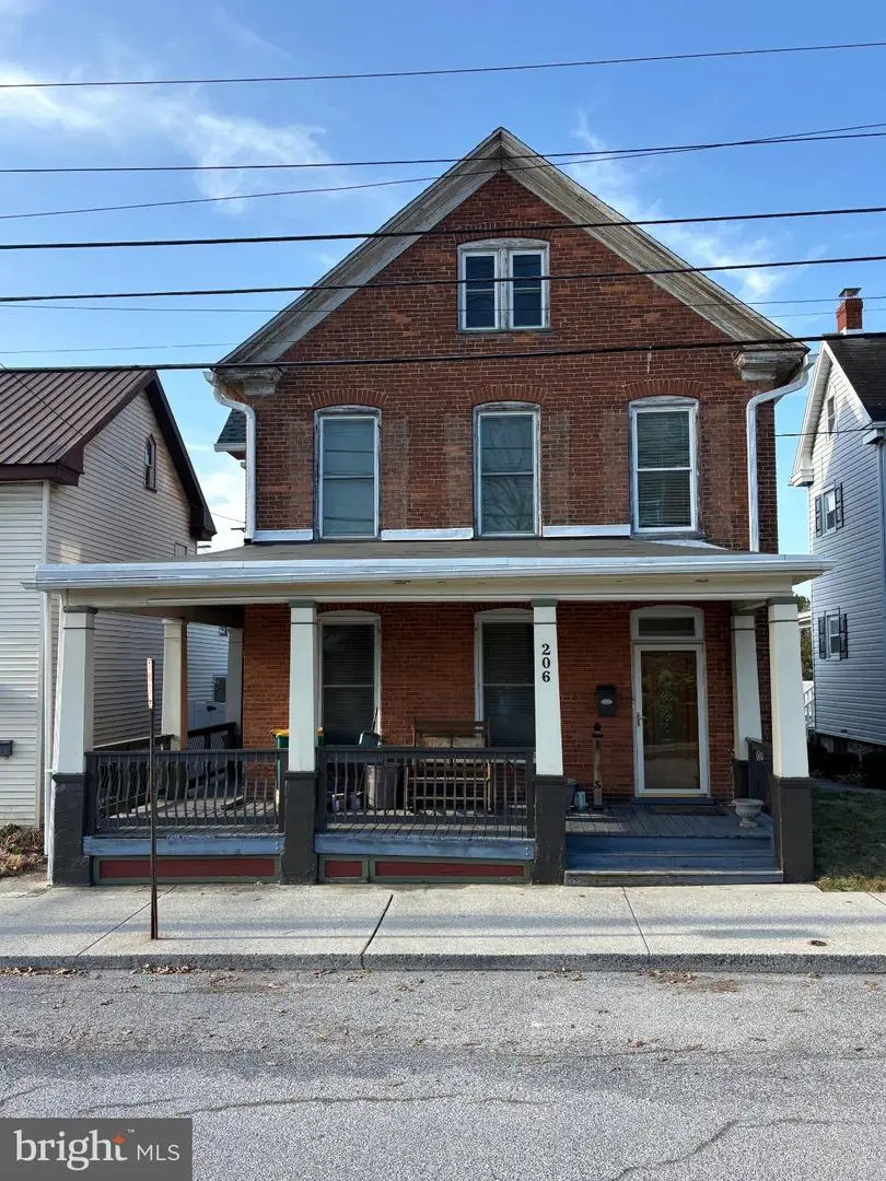 206 W North St, Waynesboro, PA 17268 - #1
