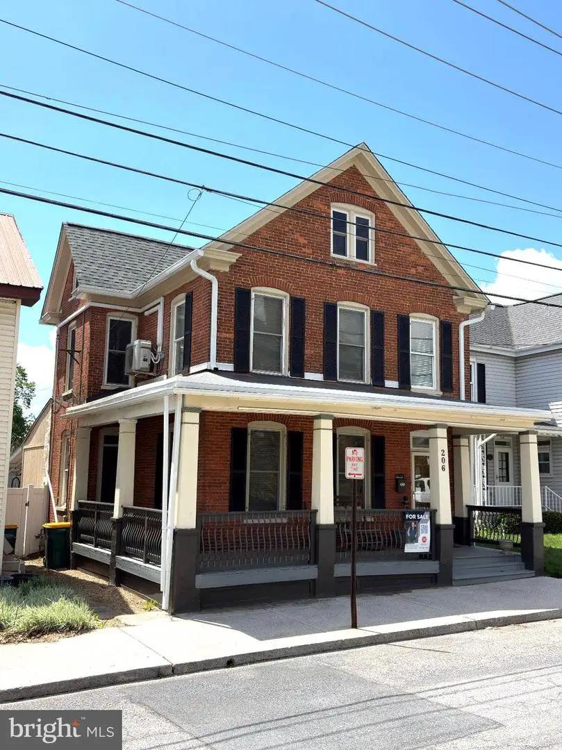 206 W North St, Waynesboro, PA 17268 - #2