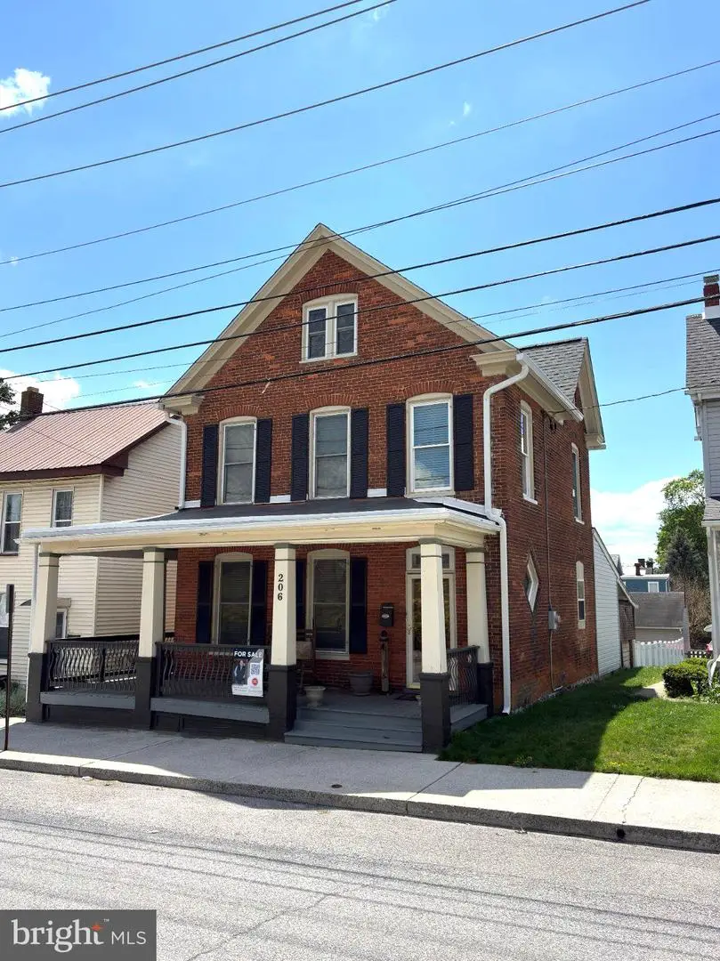 206 W North St, Waynesboro, PA 17268 - #3