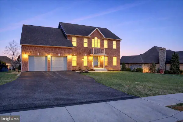 171 Celestial Ter, GREENCASTLE, PA 17225