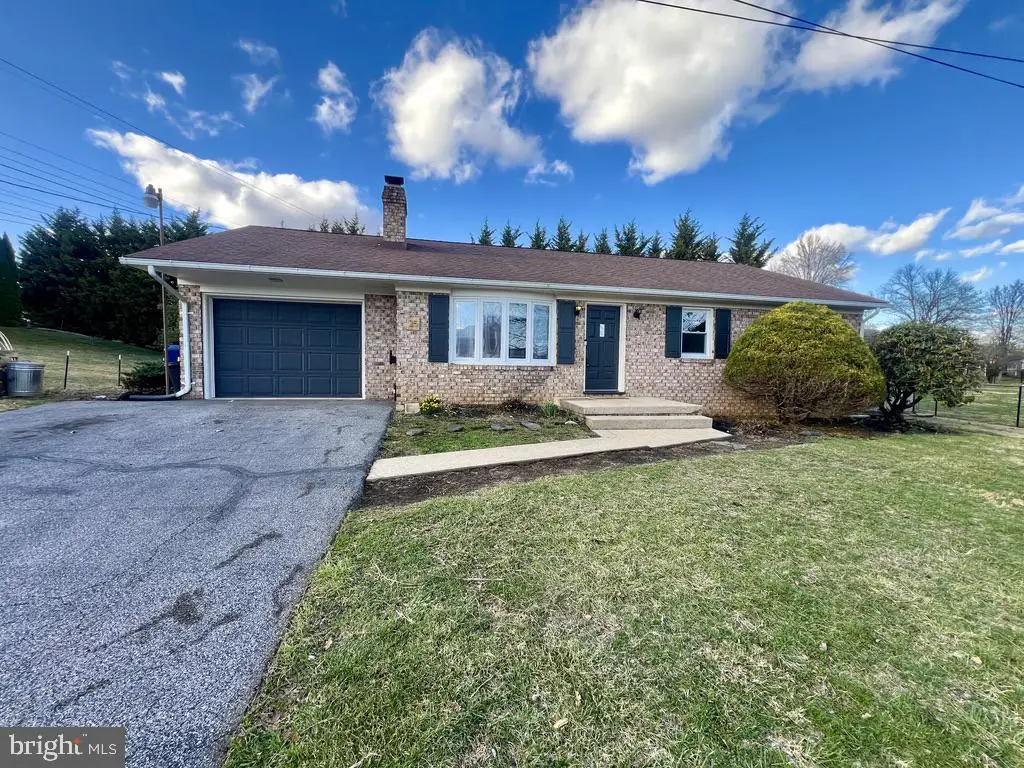 25 Birchway Dr, Chambersburg, PA 17202 - #1
