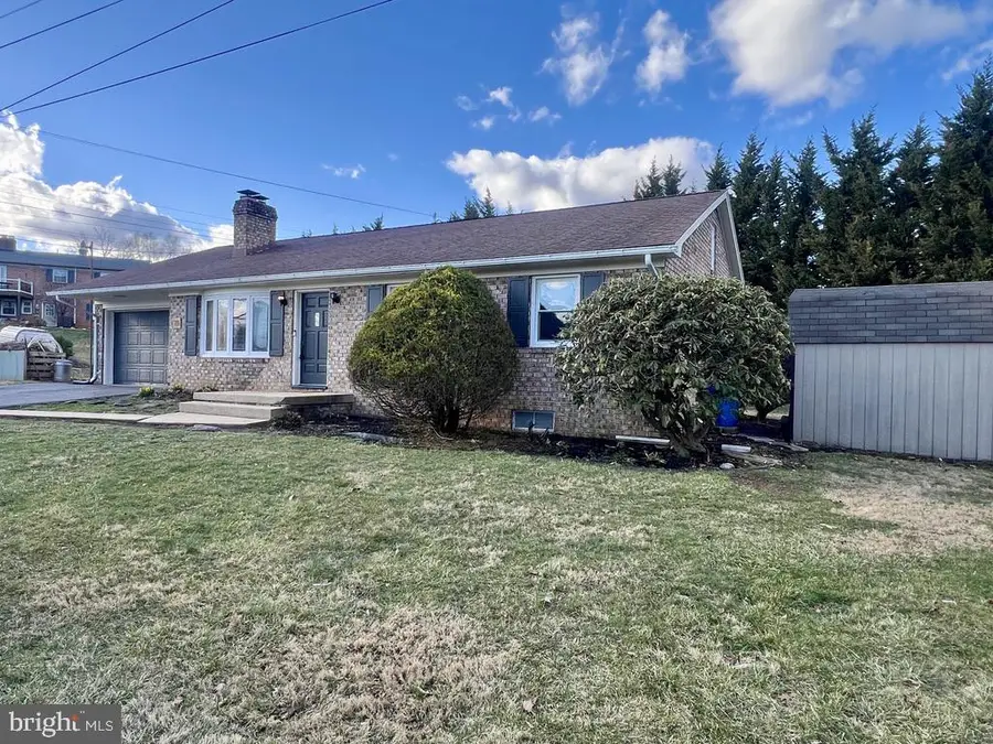 25 Birchway Dr, Chambersburg, PA 17202 - #2