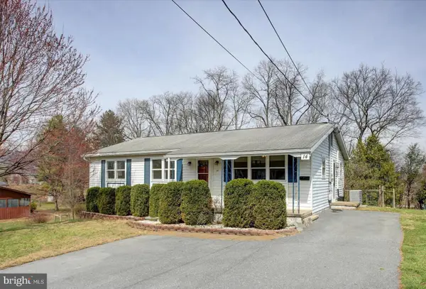 14 W Grandview Ave, MERCERSBURG, PA 17236