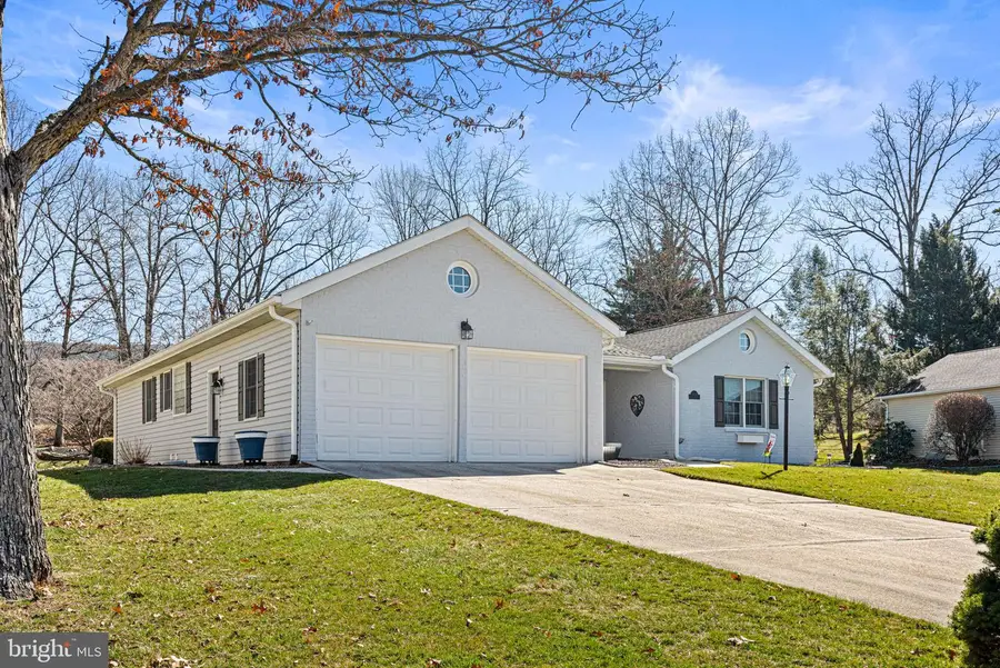 6839 Fairway Dr E, Fayetteville, PA 17222 - #2