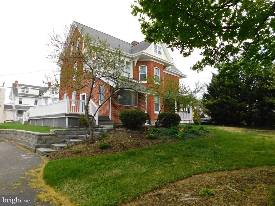 140 N Grant St, Waynesboro, PA 17268 - #2