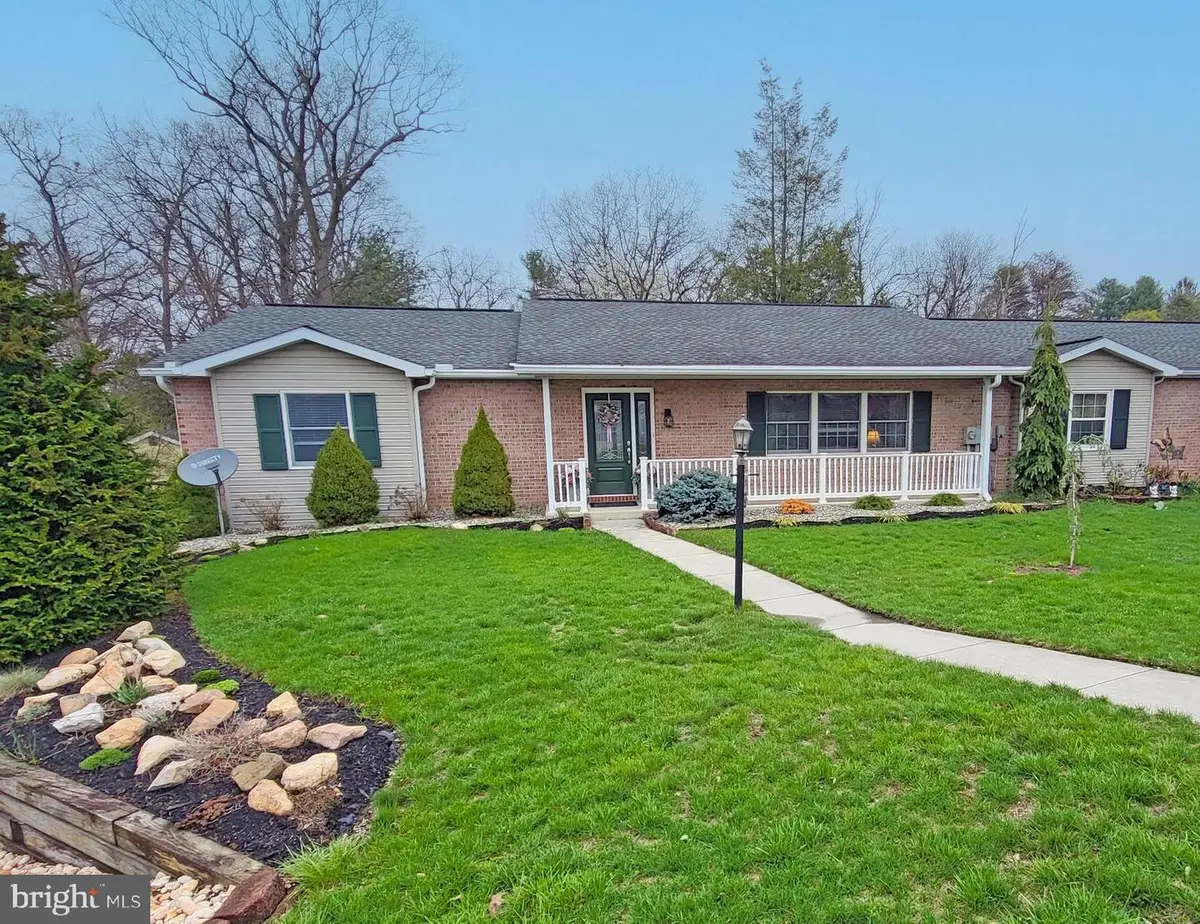 8 Oxford Ct, Chambersburg, PA 17201 - #1