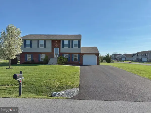 852 Bristol Dr, GREENCASTLE, PA 17225