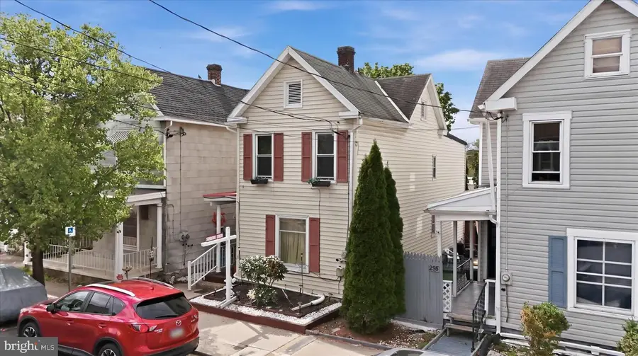 254 W Queen St, Chambersburg, PA 17201 - #3
