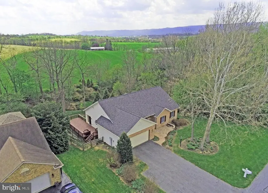 132 Buckingham Dr, Chambersburg, PA 17201 - #3