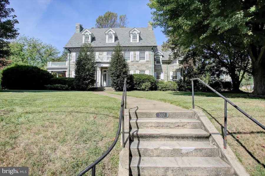 307 W King St, Shippensburg, PA 17257 - #3