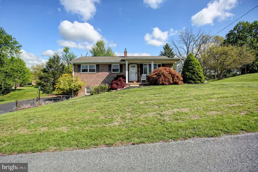 1561 Lake Shore Dr, Chambersburg, PA 17202 - #2