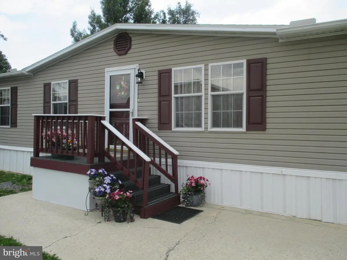 284 Waverly Ct, Fayetteville, PA 17222 - #1