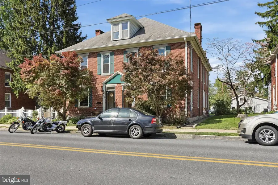 537 E King St E, Chambersburg, PA 17201 - #3