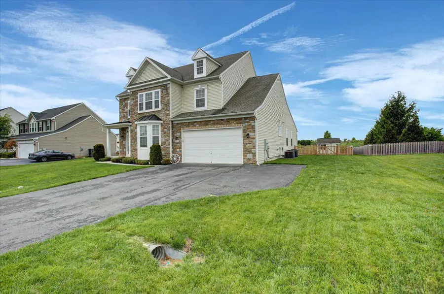 1236 Dallas Dr, Greencastle, PA 17225 - #2