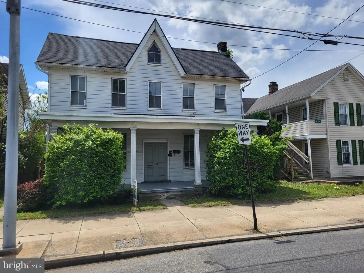 446 E Queen St, Chambersburg, PA 17201 - #1