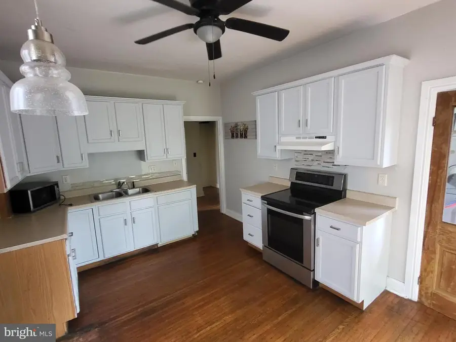 446 E Queen St, Chambersburg, PA 17201 - #3