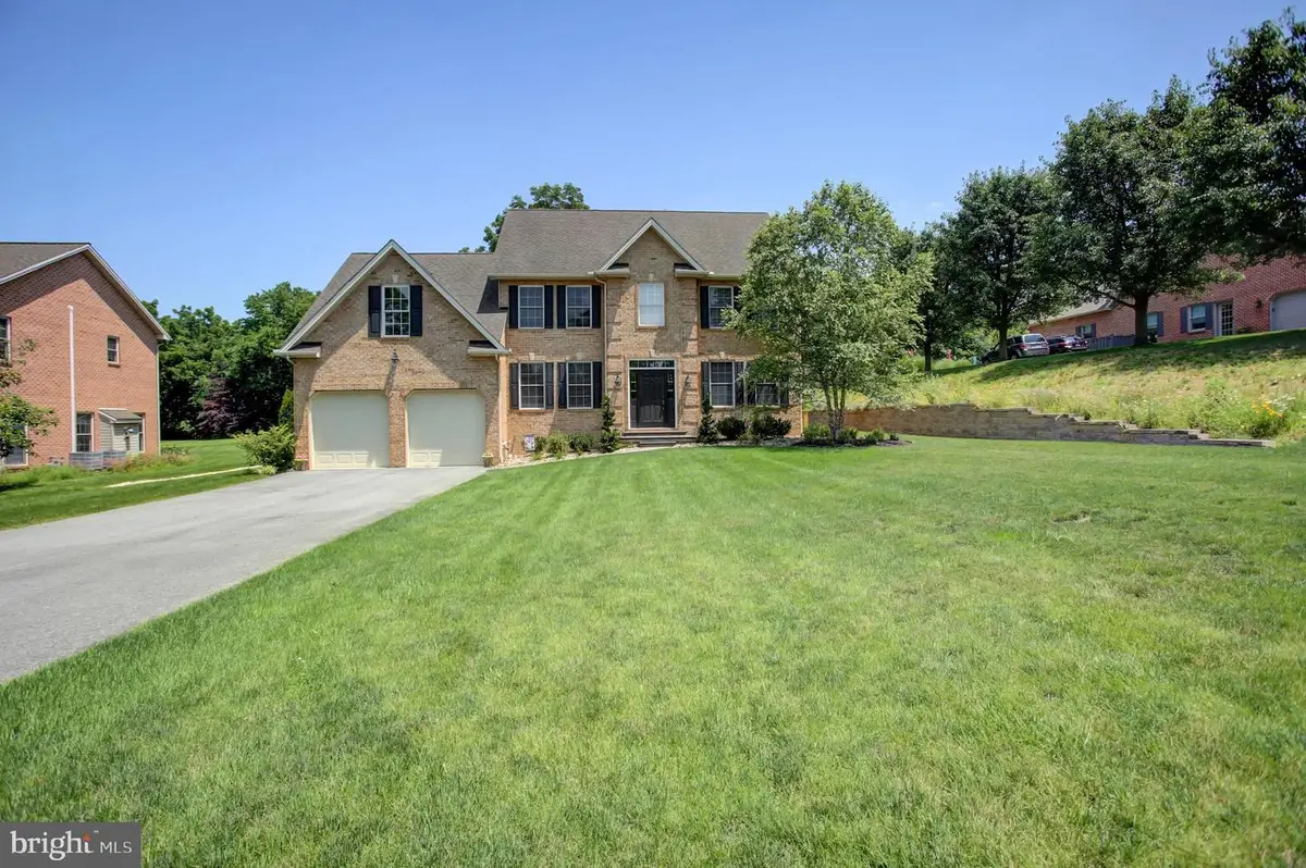 382 Moss Spring Ave, Greencastle, PA 17225 - #1