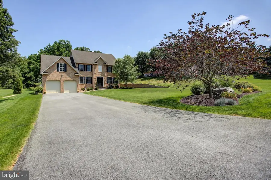 382 Moss Spring Ave, Greencastle, PA 17225 - #3